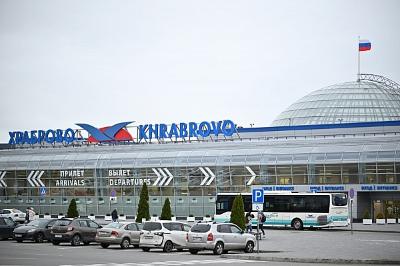 At Kaliningrad and Ulan-Ude airports, you can pay for parking using a QR code directly from your parking card.
