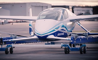 Автономный пассажирский самолет компании Боинг совершил свой первый полет